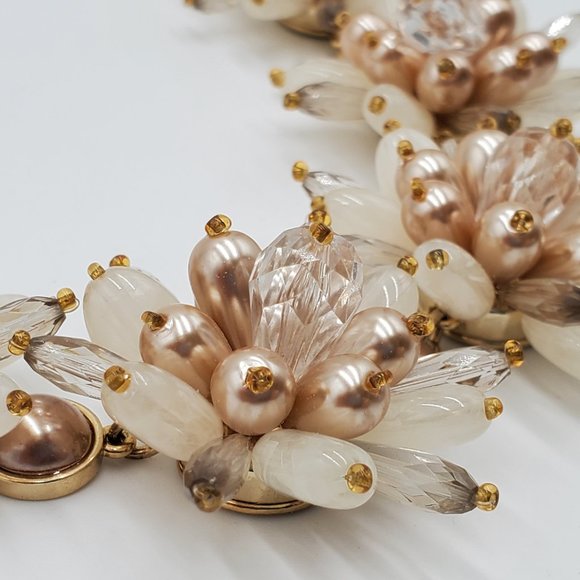 Banana Republic Flower Bib Necklace - Picture 12 of 16